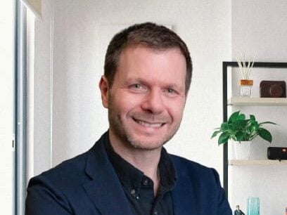 Robert 'Bobby' Alexander, LMSW, social worker and trauma specialist at Darby Integrative Counseling. Internal Family Systems (IFS) therapist and out-of-network insurance provider offering personalized therapy services.